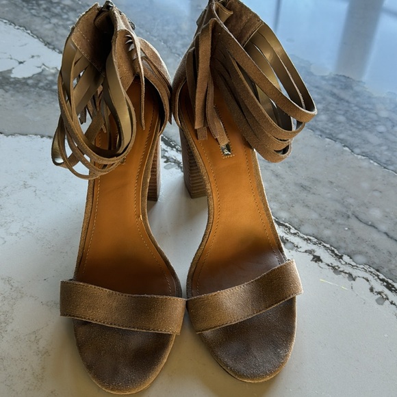 Women’s shoes - Picture 3 of 5